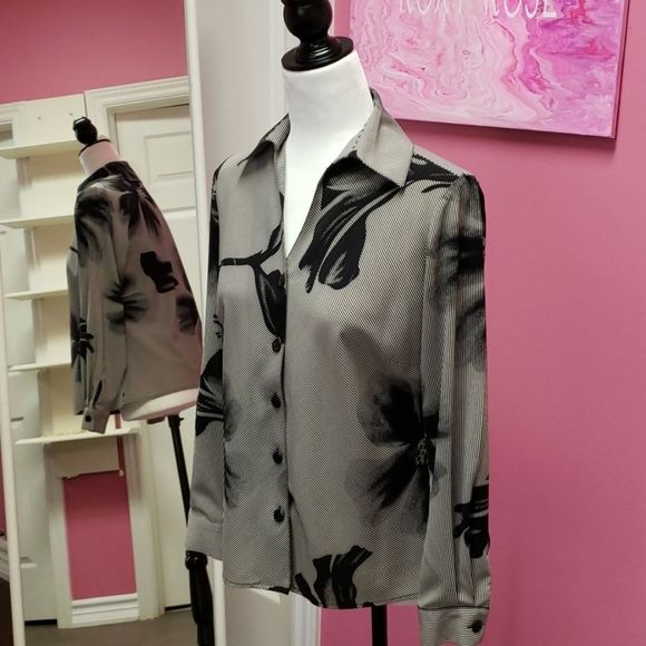 NWOT 🖤🤍🖤Mantles B&W Print Shirt Blouse Top - Picture 2 of 10